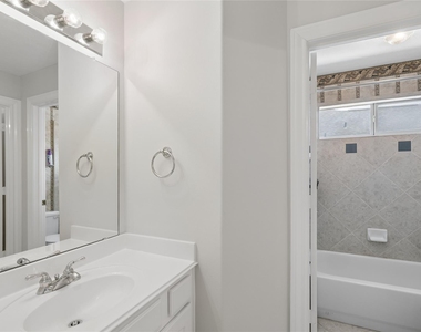 6414 Pinewood Trace Lane - Photo Thumbnail 18