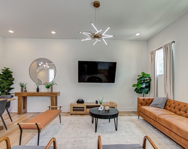3311 Daphne Street - Photo Thumbnail 8
