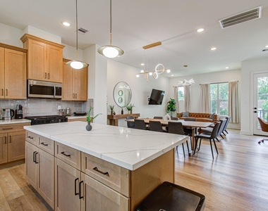 3311 Daphne Street - Photo Thumbnail 7