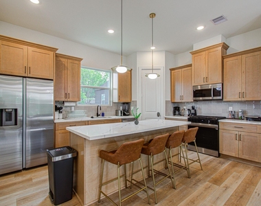 3311 Daphne Street - Photo Thumbnail 5