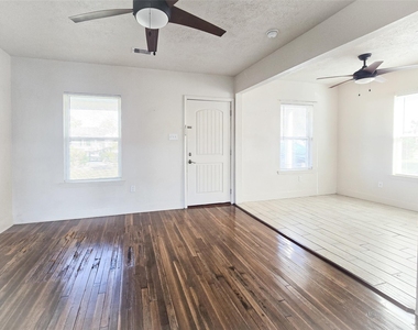 5309 Avenue O Street - Photo Thumbnail 2