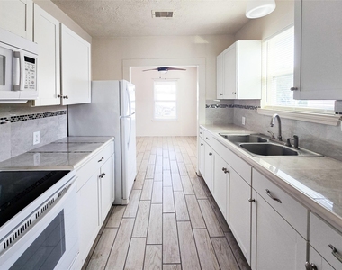 5309 Avenue O Street - Photo Thumbnail 6