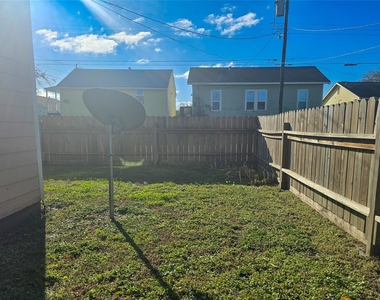 5309 Avenue O Street - Photo Thumbnail 9