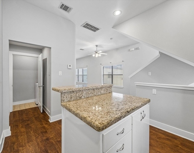 5813 Darling Street - Photo Thumbnail 7