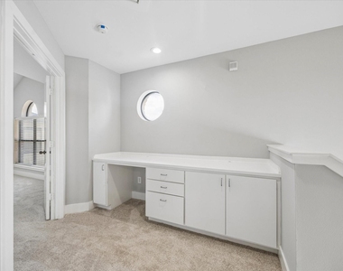 5813 Darling Street - Photo Thumbnail 10