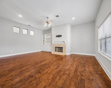 5813 Darling Street - Photo Thumbnail 2