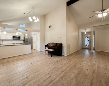 33 N Rain Forest Court - Photo Thumbnail 5