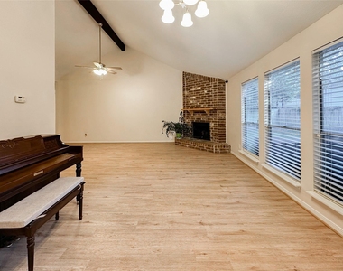 33 N Rain Forest Court - Photo Thumbnail 9