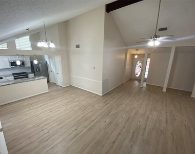 33 N Rain Forest Court - Photo Thumbnail 2