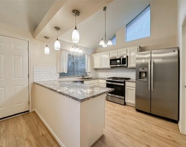33 N Rain Forest Court - Photo Thumbnail 2