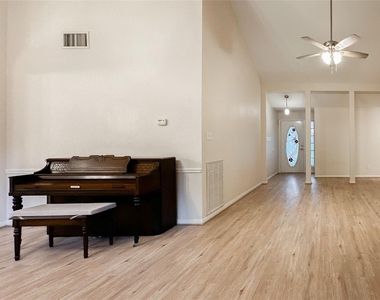 33 N Rain Forest Court - Photo Thumbnail 8