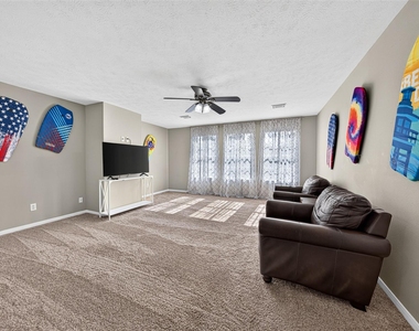 1719 Cantigny Lane - Photo Thumbnail 21