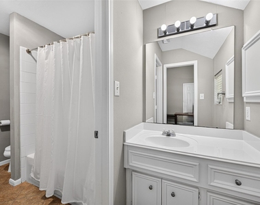 1719 Cantigny Lane - Photo Thumbnail 25