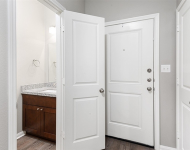 124 Artesian Way - Photo Thumbnail 16