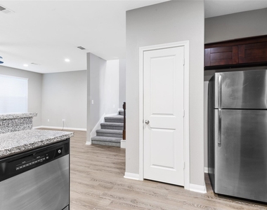 124 Artesian Way - Photo Thumbnail 5