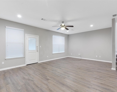 124 Artesian Way - Photo Thumbnail 10