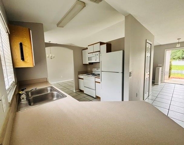 2830 Ascot Lane - Photo Thumbnail 6