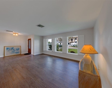 11602 Grove Street - Photo Thumbnail 7