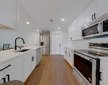 11602 Grove Street - Photo Thumbnail 14