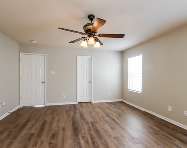 16941 Wren Hill Street - Photo Thumbnail 8