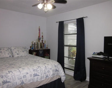 4902 Country Aire Lane - Photo Thumbnail 12