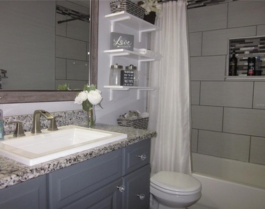 4902 Country Aire Lane - Photo Thumbnail 9