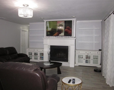 4902 Country Aire Lane - Photo Thumbnail 8