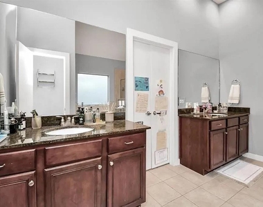 4422 Center Street - Photo Thumbnail 12