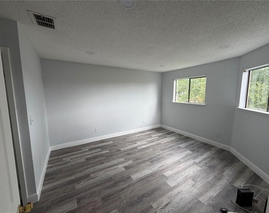 7298 Ulmerton Road - Photo Thumbnail 13