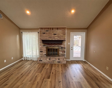 15702 Oxenford Drive - Photo Thumbnail 8