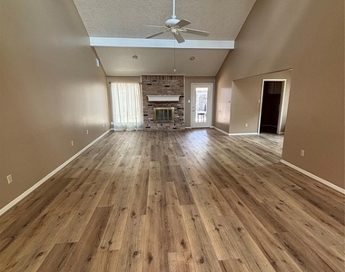 15702 Oxenford Drive - Photo Thumbnail 7
