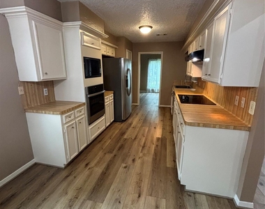 15702 Oxenford Drive - Photo Thumbnail 11