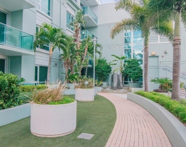 912 Channelside Drive - Photo Thumbnail 1