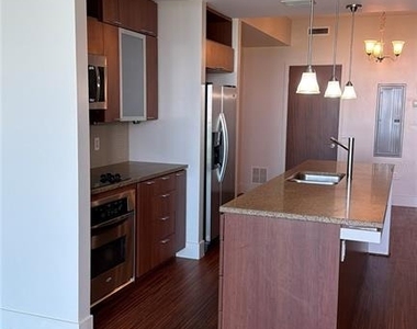 912 Channelside Drive - Photo Thumbnail 2