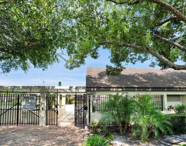 15217 W Pond Woods Drive - Photo Thumbnail 57