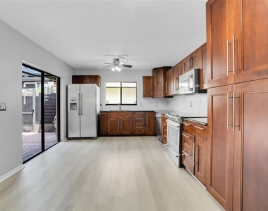 15217 W Pond Woods Drive - Photo Thumbnail 9