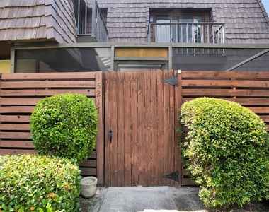 15217 W Pond Woods Drive - Photo Thumbnail 46