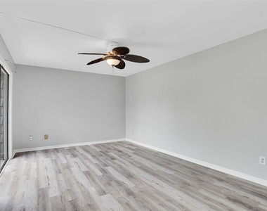 15217 W Pond Woods Drive - Photo Thumbnail 21