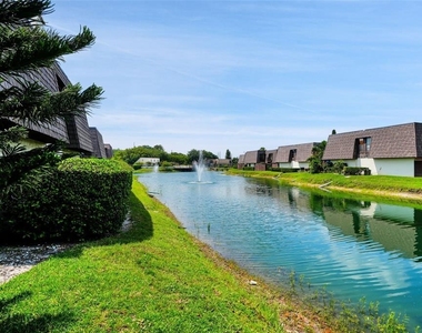 15217 W Pond Woods Drive - Photo Thumbnail 50