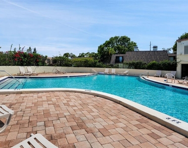 15217 W Pond Woods Drive - Photo Thumbnail 60