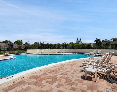 15217 W Pond Woods Drive - Photo Thumbnail 60