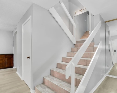 15217 W Pond Woods Drive - Photo Thumbnail 17