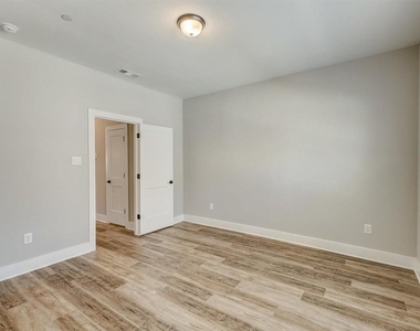 4700 Colosseum Way - Photo Thumbnail 22