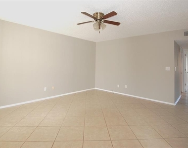3300 Fox Chase Circle N - Photo Thumbnail 2