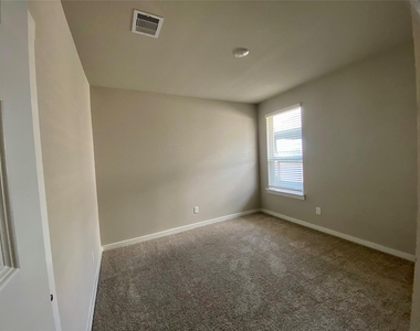28503 Hannahs Harbor Lane - Photo Thumbnail 19