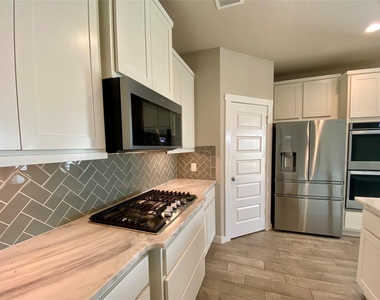 28503 Hannahs Harbor Lane - Photo Thumbnail 9