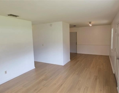 410 S Oakwood Avenue - Photo Thumbnail 1