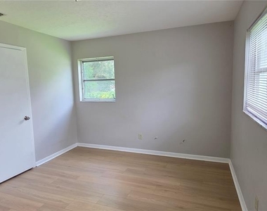 410 S Oakwood Avenue - Photo Thumbnail 11
