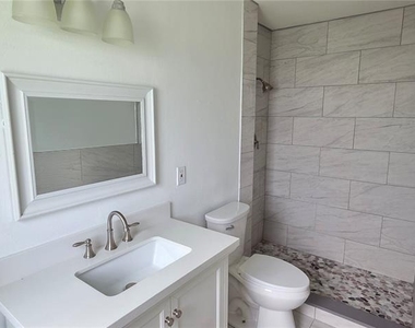 410 S Oakwood Avenue - Photo Thumbnail 10