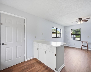 5412 N 48th Street - Photo Thumbnail 3